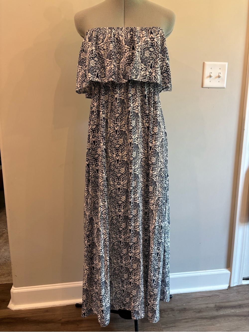 Boho Strapless Off Shoulder Paisley Maxi Dress in Navy and White 0135